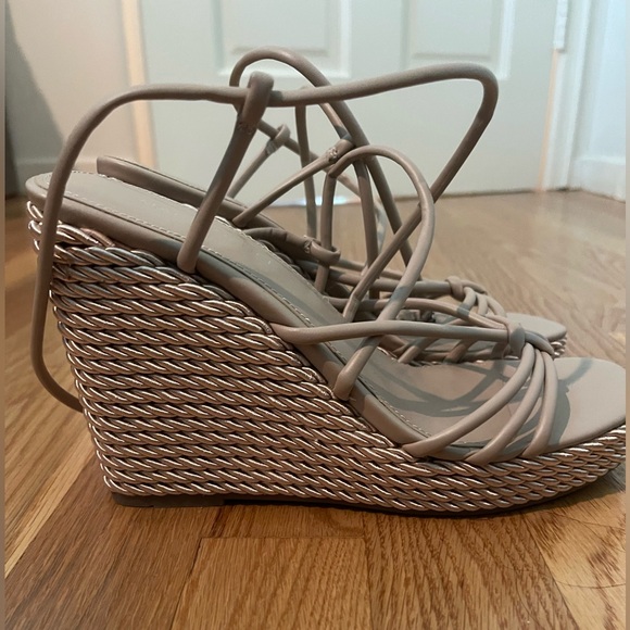 Marc Fisher Woman’s Tan espadrille Strapy Wedges Sz 7.5 wide. New - Picture 5 of 6